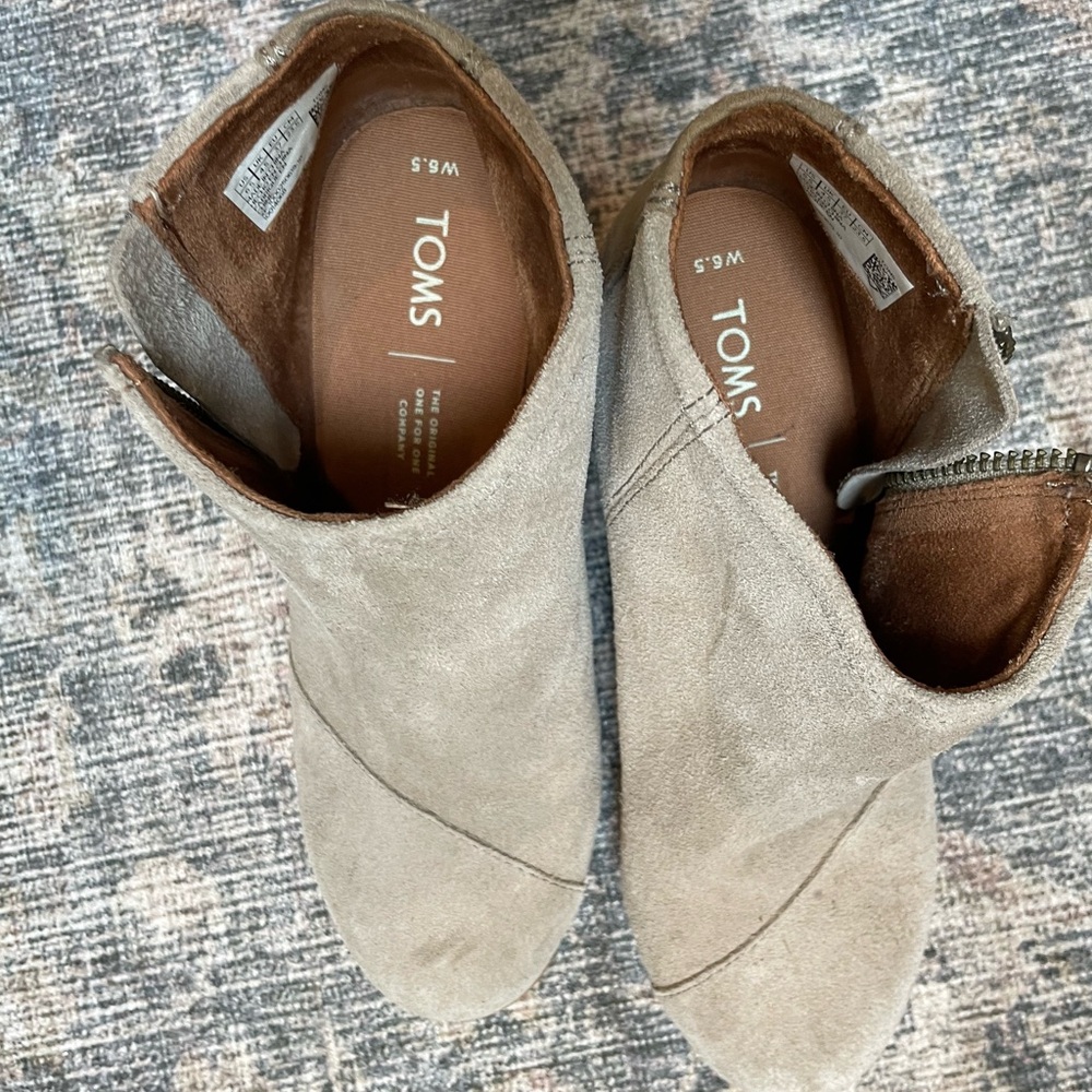 Tom's beige/tan wedge boots size 6.5
